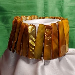 Orange shell bracelet (stretchy)